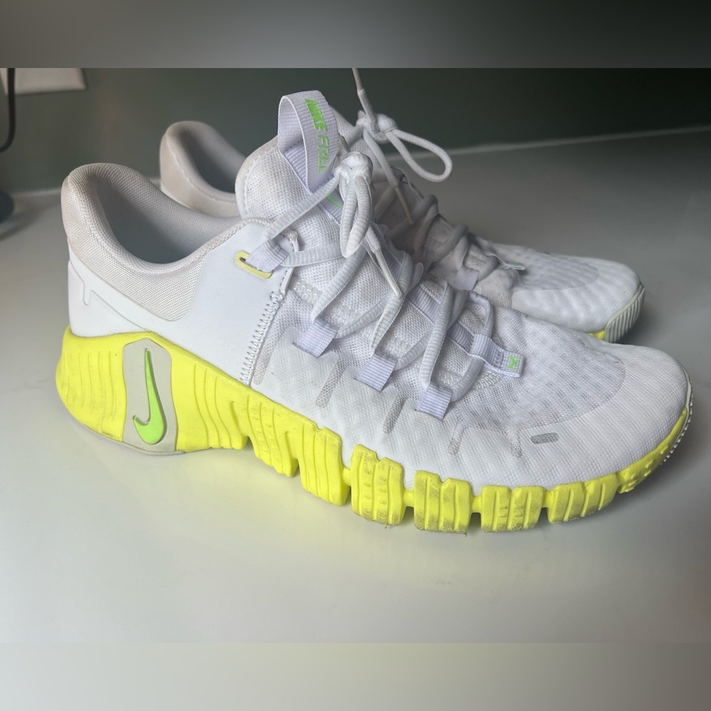 Women’s Metcon 5, size 11